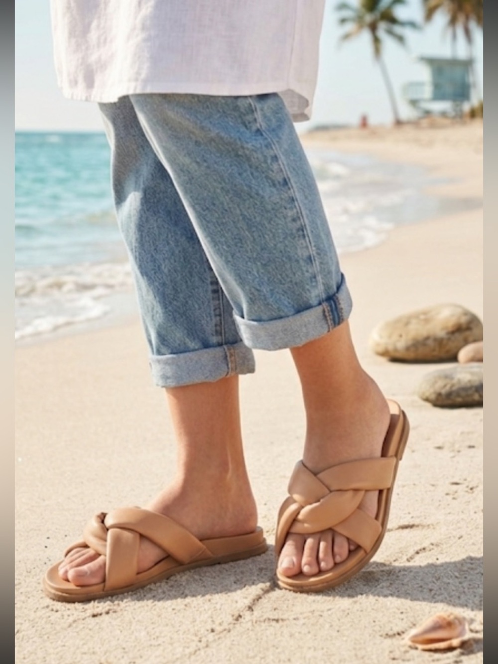 Universal Thread Women's Beige Cross-Band Sandals new in box